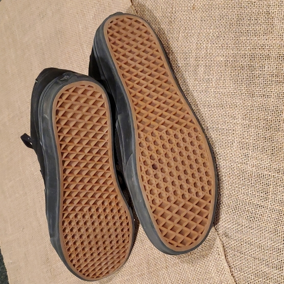 Vans - Picture 3 of 5